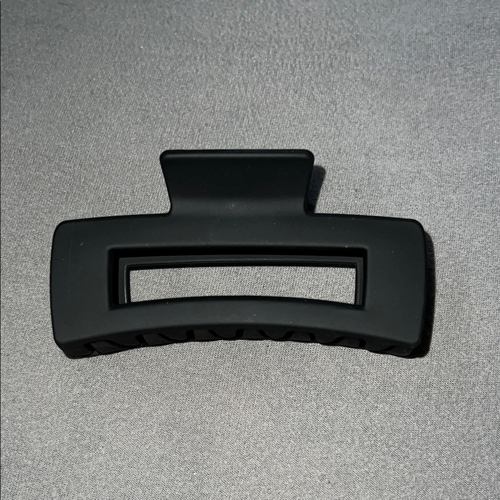 Medium Black Hair Claw Clip